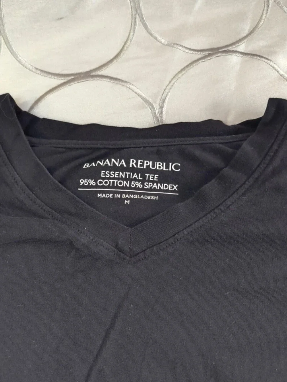 Two Banana Republic Men’s Black V-Neck Tee's Size M E1